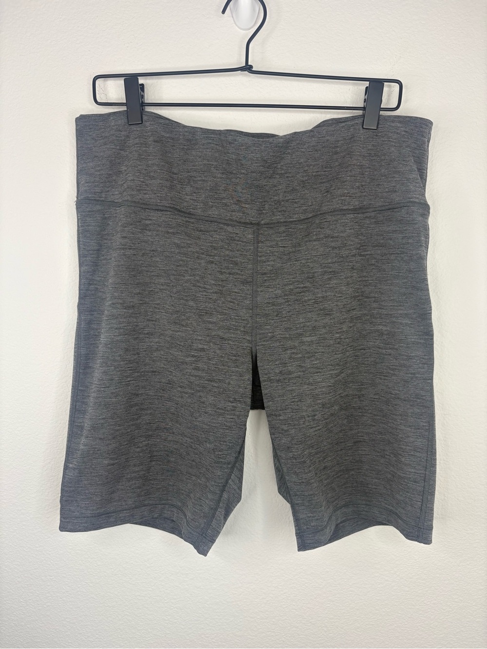 Athleta Ultimate Stash Pocket 9” Short - Heather Gray Size XL